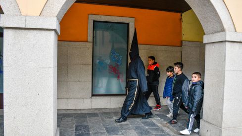 La sombra del Lambrión Chupacandiles recorrió Ponferrada | Álbum de fotos La sombra del Lambrión Chupacandiles recorrió Ponferrada | Álbum de fotos