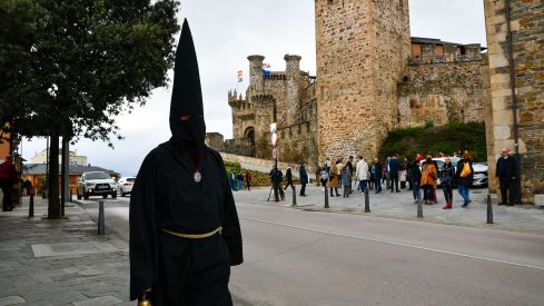 La sombra del Lambrión Chupacandiles recorrió Ponferrada | Álbum de fotos La sombra del Lambrión Chupacandiles recorrió Ponferrada | Álbum de fotos