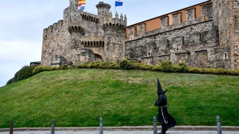 La sombra del Lambrión Chupacandiles recorrió Ponferrada | Álbum de fotos La sombra del Lambrión Chupacandiles recorrió Ponferrada | Álbum de fotos