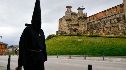 La sombra del Lambrión Chupacandiles recorrió Ponferrada | Álbum de fotos La sombra del Lambrión Chupacandiles recorrió Ponferrada | Álbum de fotos