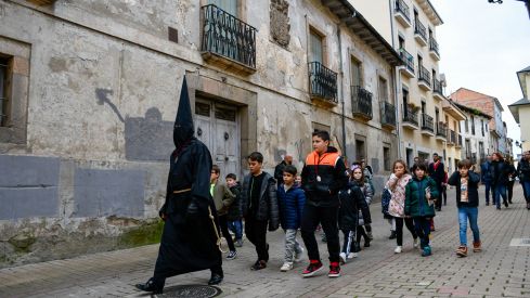 La sombra del Lambrión Chupacandiles recorrió Ponferrada | Álbum de fotos La sombra del Lambrión Chupacandiles recorrió Ponferrada | Álbum de fotos