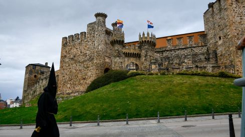La sombra del Lambrión Chupacandiles recorrió Ponferrada | Álbum de fotos La sombra del Lambrión Chupacandiles recorrió Ponferrada | Álbum de fotos