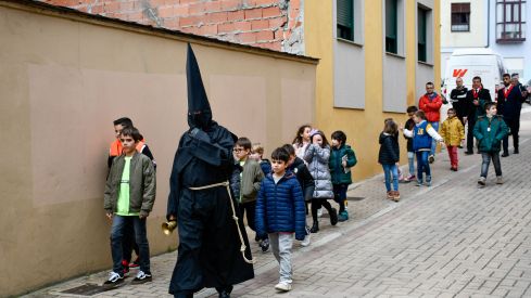 La sombra del Lambrión Chupacandiles recorrió Ponferrada | Álbum de fotos La sombra del Lambrión Chupacandiles recorrió Ponferrada | Álbum de fotos