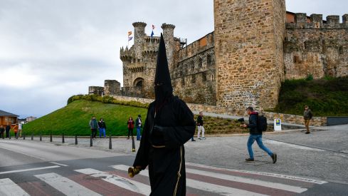 La sombra del Lambrión Chupacandiles recorrió Ponferrada | Álbum de fotos La sombra del Lambrión Chupacandiles recorrió Ponferrada | Álbum de fotos