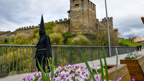 La sombra del Lambrión Chupacandiles recorrió Ponferrada | Álbum de fotos La sombra del Lambrión Chupacandiles recorrió Ponferrada | Álbum de fotos