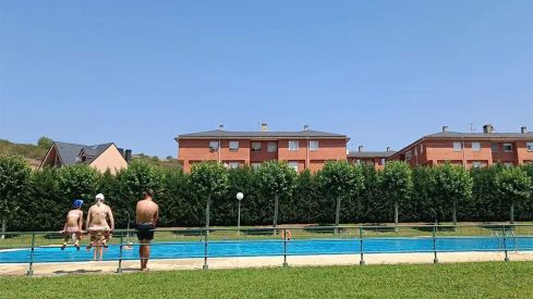 piscina bembibre verano