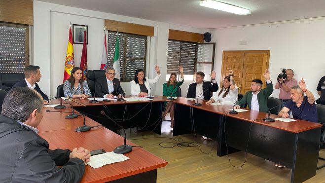 Irene González, alcaldesa de Cacabelos. Pleno investidura (7) Irene González, alcaldesa de Cacabelos. Pleno investidura (7)