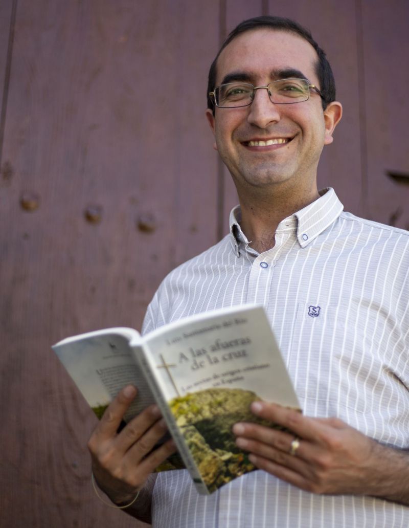 El experto en sectas Luis Santamaría, que acaba de publicar la obra 'A las afueras de la cruz. las sectas de origen cristiano en España'