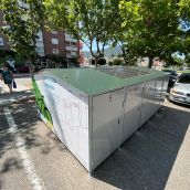 Imagen de archivo de los aparcabicicletas cerrados de Ponferrada