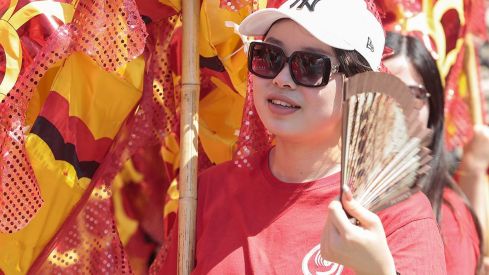 Desfile dragón chino León