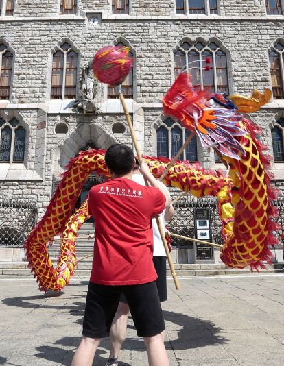 Desfile dragón chino León (11)