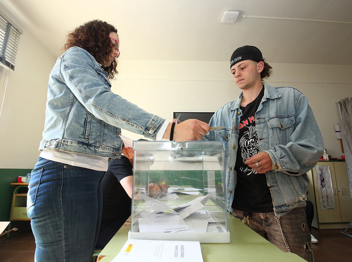 Mesas electorales en los colegios del Bierzo Mesas electorales en los colegios del Bierzo