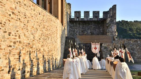 Ordenación de nuevos caballeros de la Noche Templaria Ordenación de nuevos caballeros de la Noche Templaria