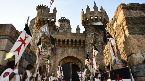Ordenación de nuevos caballeros de la Noche Templaria Ordenación de nuevos caballeros de la Noche Templaria