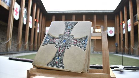 Ordenación de nuevos caballeros de la Noche Templaria Ordenación de nuevos caballeros de la Noche Templaria