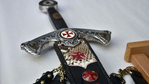 Ordenación de nuevos caballeros de la Noche Templaria Ordenación de nuevos caballeros de la Noche Templaria