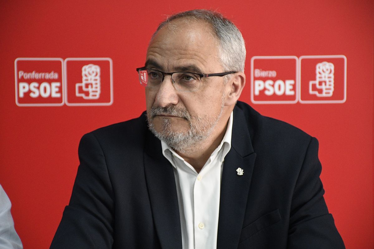 Olegario Ramón (PSOE) califica el Gobierno de Morala como el "Titanic" tras la renuncia de Mendo de sus funciones