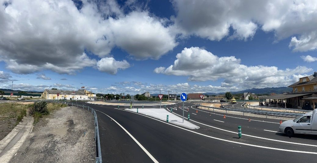  rotonda de la N 6 en Villamartín de la Abadía (1)