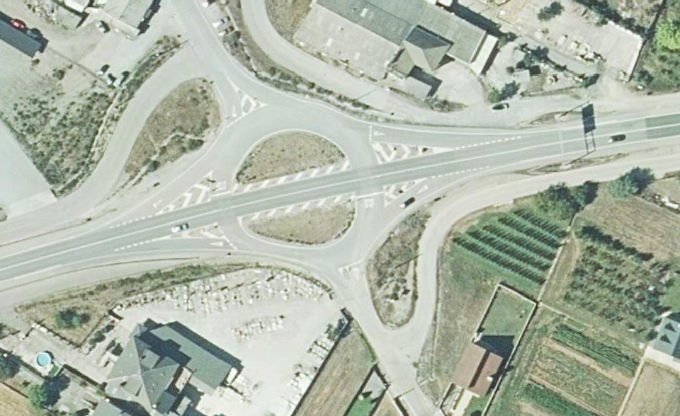  rotonda de la N 6 en Villamartín de la Abadía (2)