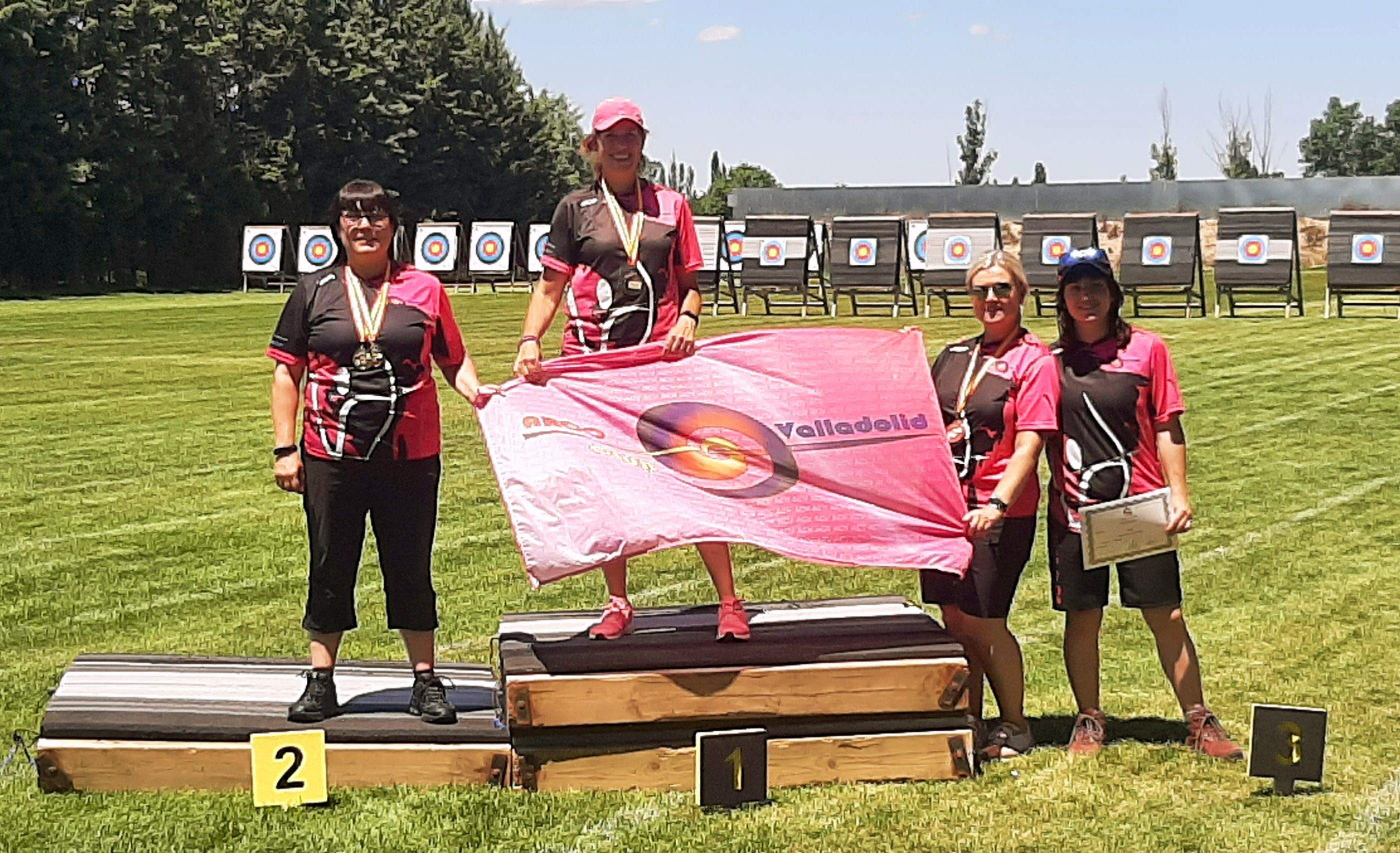 Tico con arco (3) Tico con arco (3)