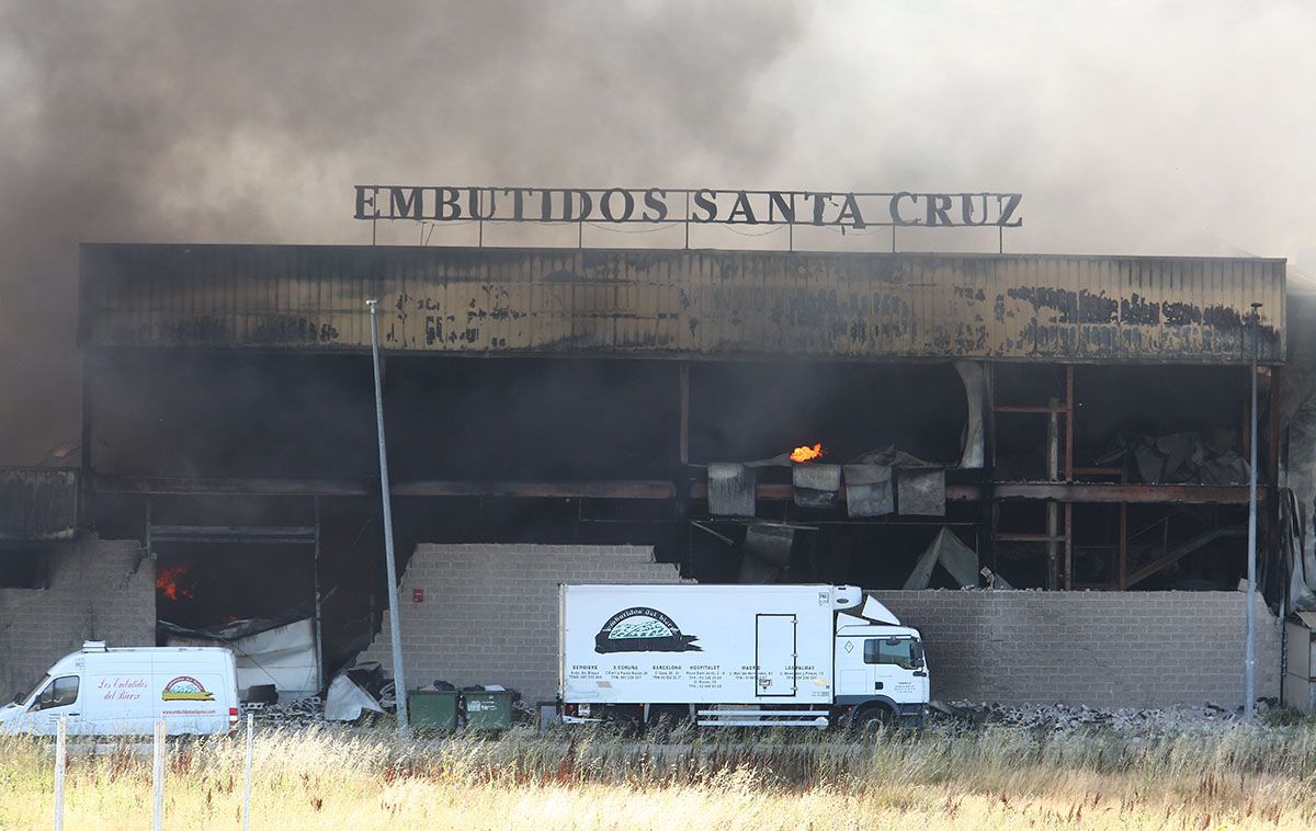 El incendio de Embutidos Santa Cruz perjudica la campaña del botillo del Bierzo 