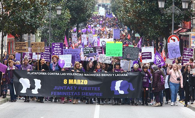 manifestacion dia de la mujer ponferrada 650