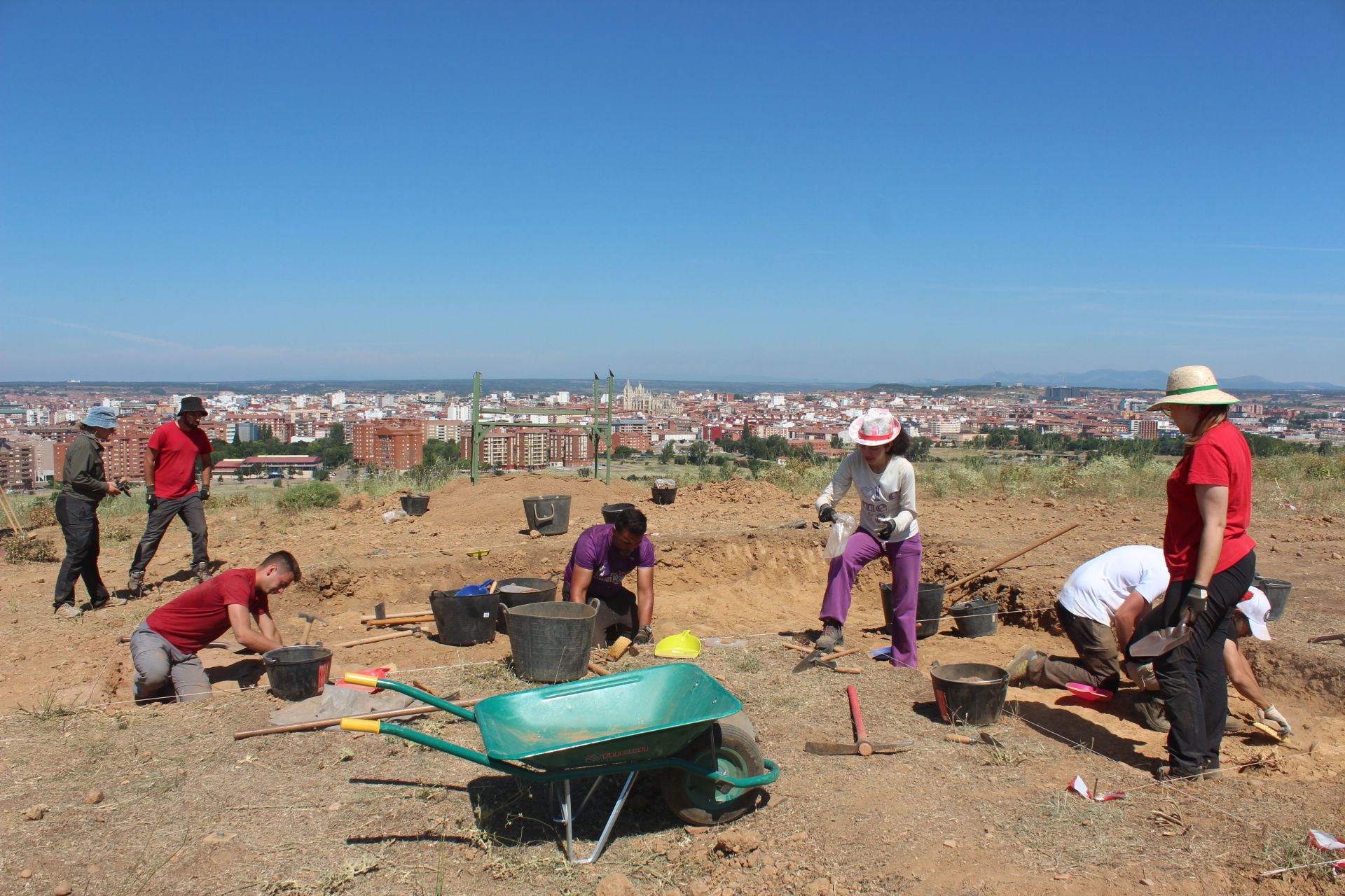 Excavación del equipo de la ULE en el yacimiento de la Judería de Puente Castro, León