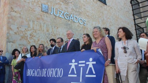 Concentración del Colegio de la Abogacía de León por el Día de la Justicia Gratuita