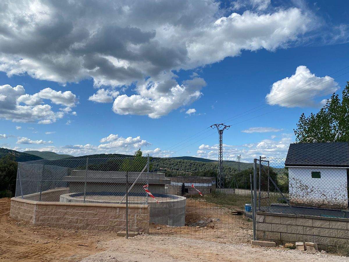 Depósito de agua en Carucedo