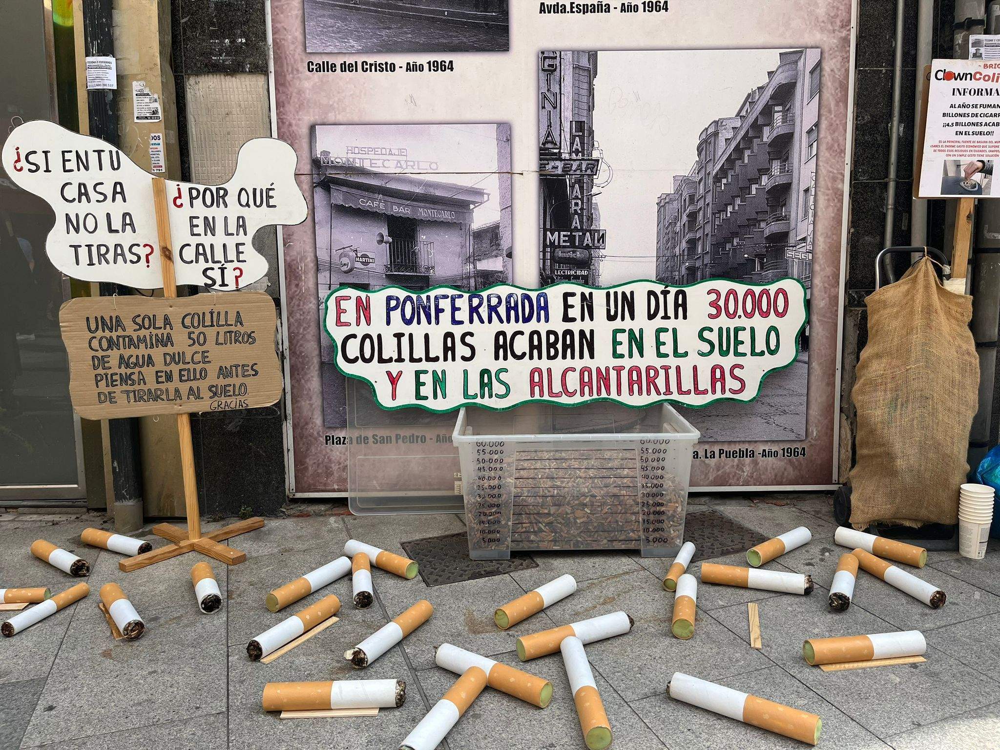 Clown Colillas recuerda en Ponferrada la multa de hasta 60 euros por tirar colillas y apela a la Clown Colillas recuerda en Ponferrada la multa de hasta 60 euros por tirar colillas y apela a la