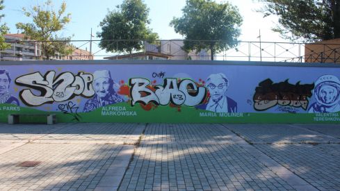 El mural ‘Sin ellas no hay nosotras’ amanece vandalizado por arte urbano 