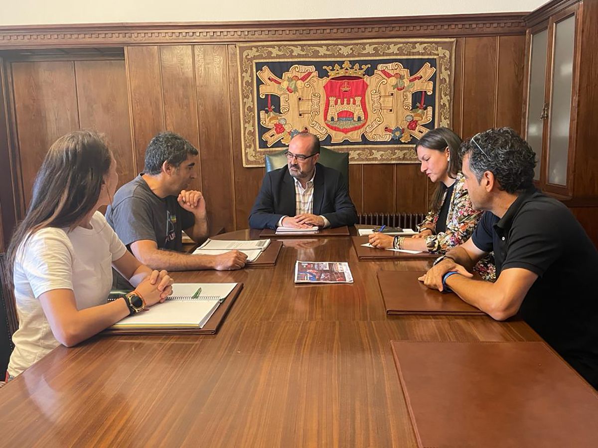 Marco Morala compromete la mejora de las instalaciones deportivas en su