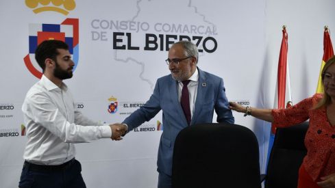 Pleno de constitución del Consejo del Bierzo y elección de Olegario Ramón como presidente