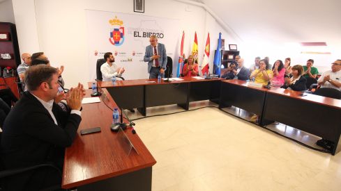 Pleno de constitución del Consejo del Bierzo y elección de Olegario Ramón como presidente