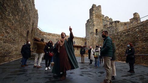 Visita teatralizada en el Castillo de los Templarios de Ponferrada por la compañía teatral Conde Gatón