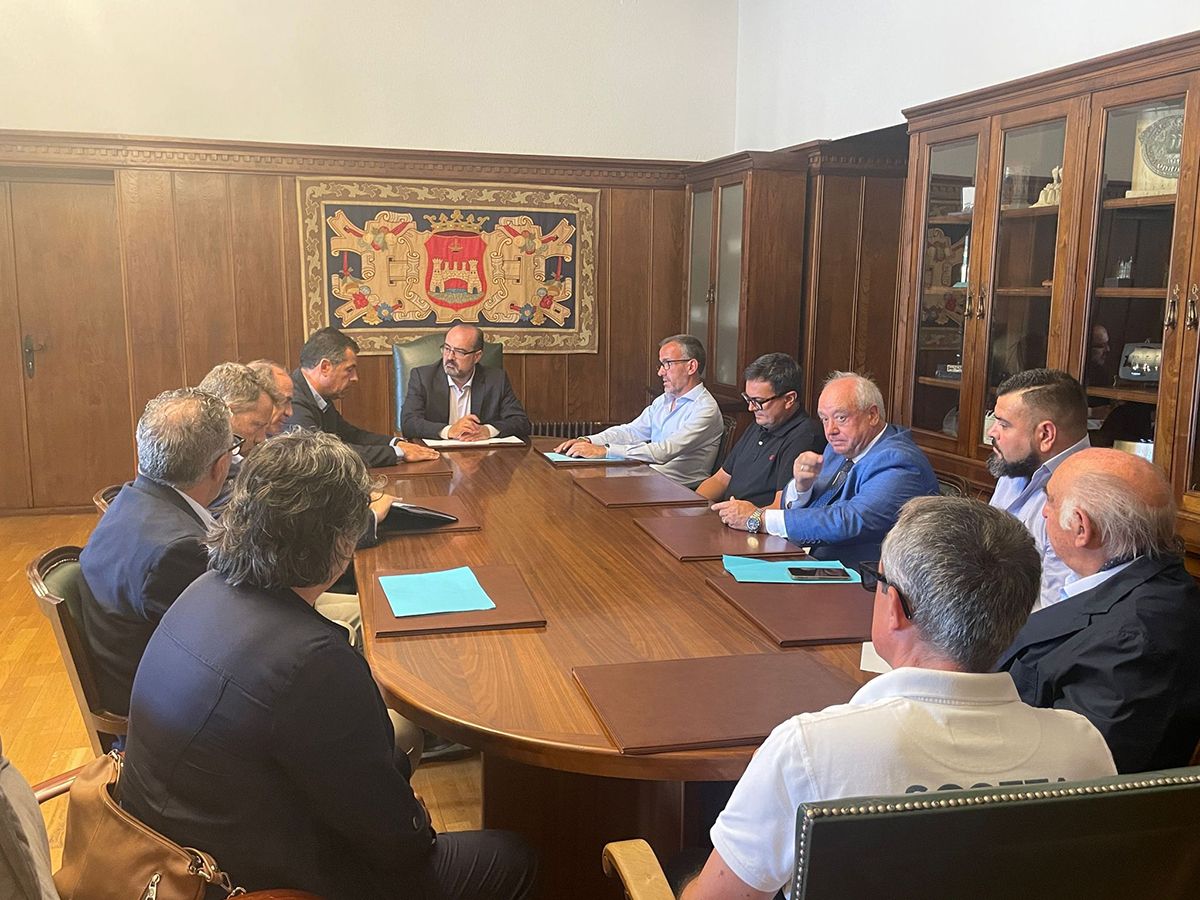 El alcalde de Ponferrada Marco Morala durante la reunión mantenida con la asociación de empresarios FELE 