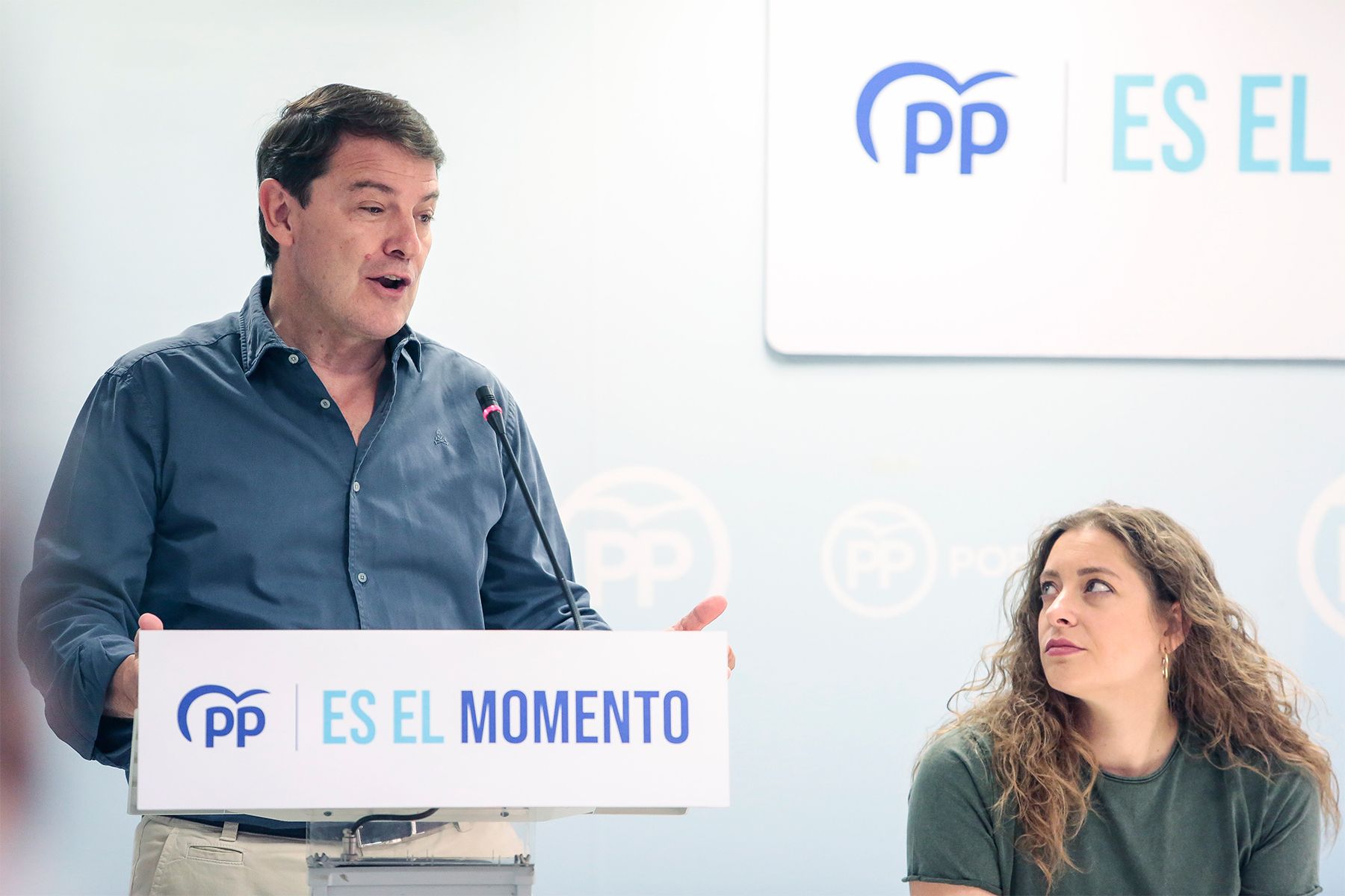Alfonso Fernández Mañueco participa en un acto de campaña en León en el último día antes de la jornada de reflexión