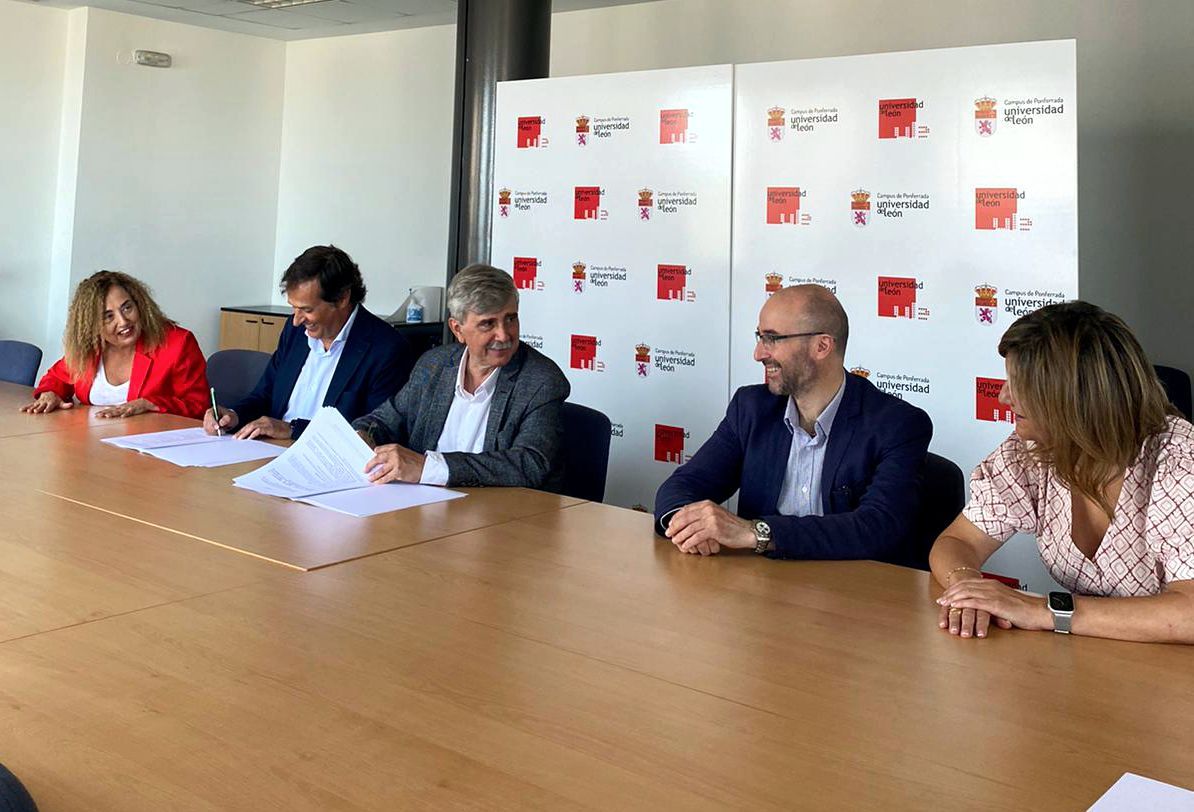 2023 07 24 Firma Convenios DO Bierzo