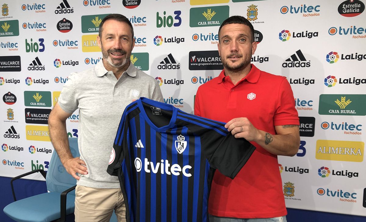 Imagen de la presentación en la Ponferradina de David Soto Imagen de la presentación en la Ponferradina de David Soto