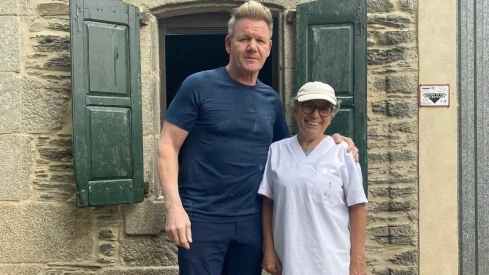 El televisivo chef estrella Michelín, Gordon Ramsay, visita Callobre (Lugo)