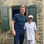 El televisivo chef estrella Michelín, Gordon Ramsay, visita Callobre (Lugo)