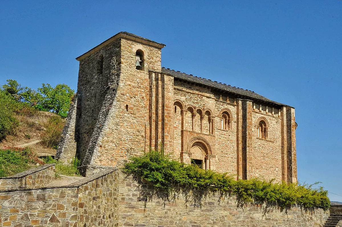 Iglesia de San Miguel de Corullón | Twitter 'Románico en España'