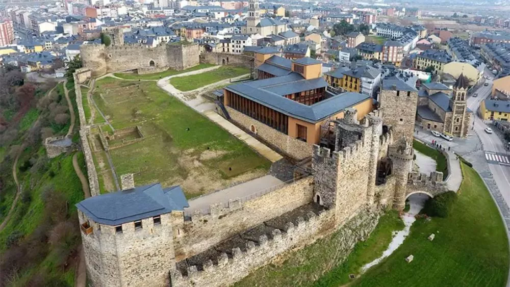 Castillo de los Templarios (Ponferrada) Castillo de los Templarios (Ponferrada)