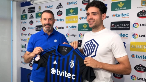 Presentación Raúl Dacosta. Imagen de Twitter SD Ponferradina SAD