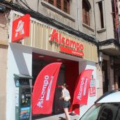 Supermercado de Alcampo ubiacado en el número 16 de la calle Santa Nonia, León Supermercado de Alcampo ubiacado en el número 16 de la calle Santa Nonia, León