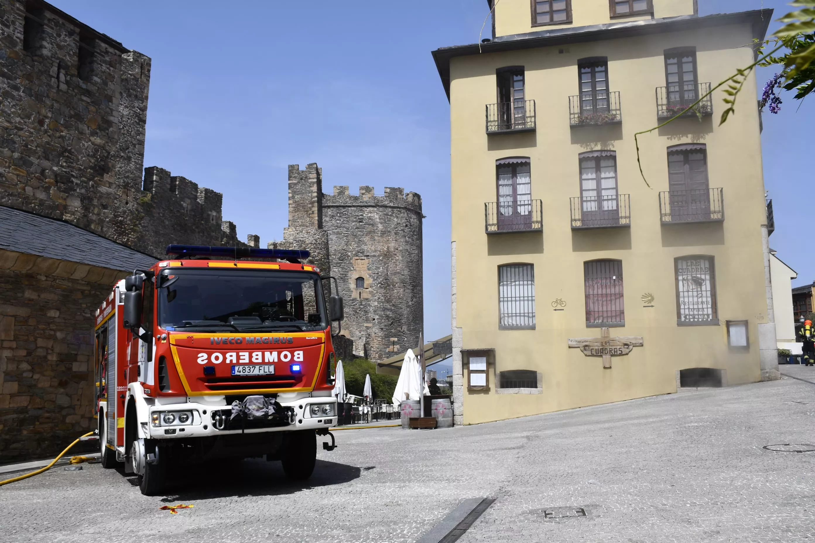 Incendio en la cocina del restaurante de Las Cuadras de Ponferrada (3) Incendio en la cocina del restaurante de Las Cuadras de Ponferrada (3)