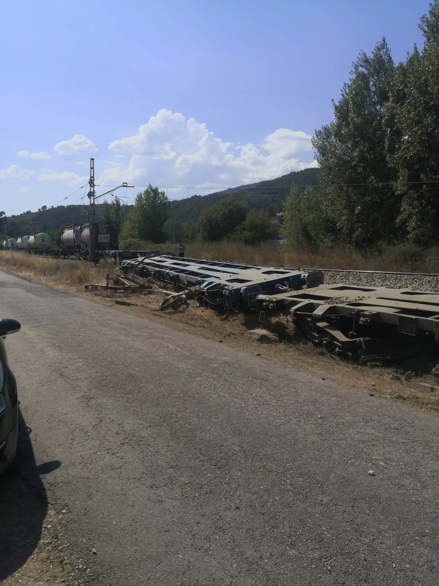 Descarrilamiento de un tren de mercancías en Vilamartín de Valdeorras. Descarrilamiento de un tren de mercancías en Vilamartín de Valdeorras.