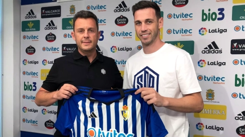 Presentación de Álvaro Vázquez como jugador de la Ponferradina