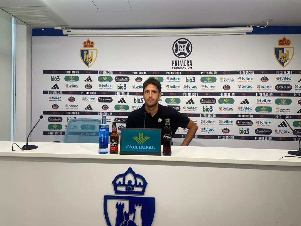técnico de la Deportiva Ponferradina, Íñigo Vélez técnico de la Deportiva Ponferradina, Íñigo Vélez