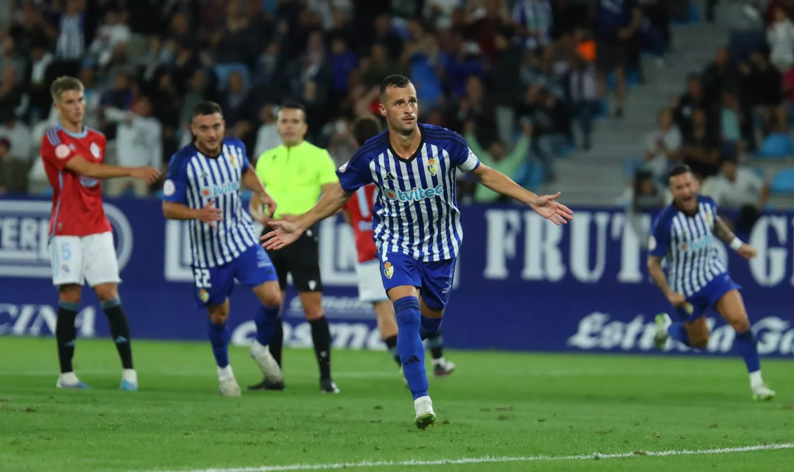 La Ponferradina visita al Celta con Íñigo Vélez sancionado y cuatro jugadores lesionados (sábado, 19:00 h) La Ponferradina visita al Celta con Íñigo Vélez sancionado y cuatro jugadores lesionados (sábado, 19:00 h)